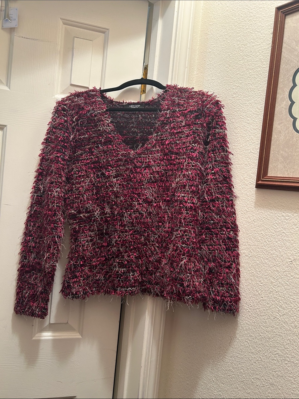 3/10$ Karen Kane Textured V-Neck Sweater in Burgundy and Black Mix